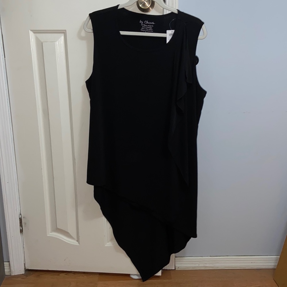 Chico’s | Black asymmetric top